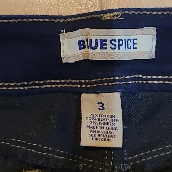 Blue Spice women's size 3 jean shorts - Picture 2 of 4